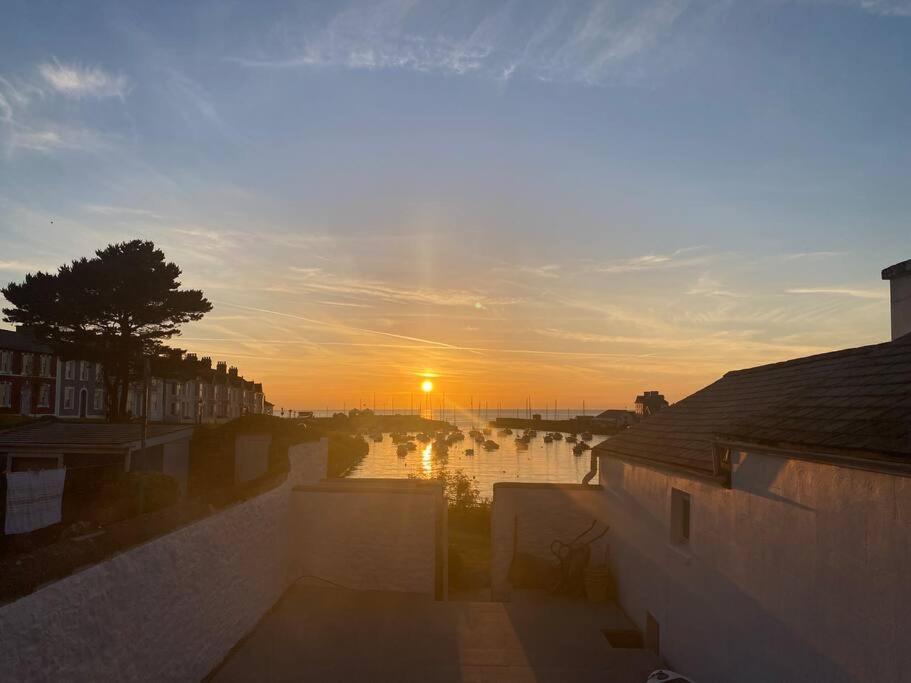 Aberaeron Island House - Panoramic Harbour Views Villa Luaran gambar
